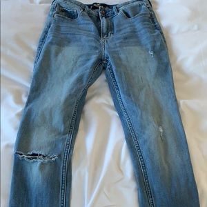 2 Hollister jeans